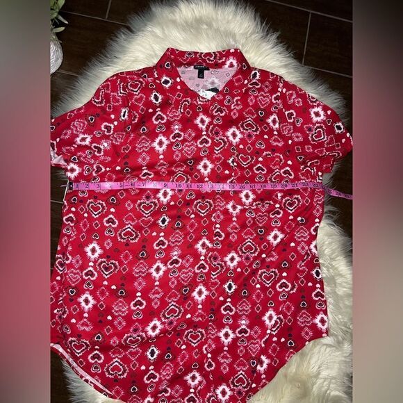 Torrid Red Paisley heart w/Pocket button down blouse sz 2X - Picture 10 of 11